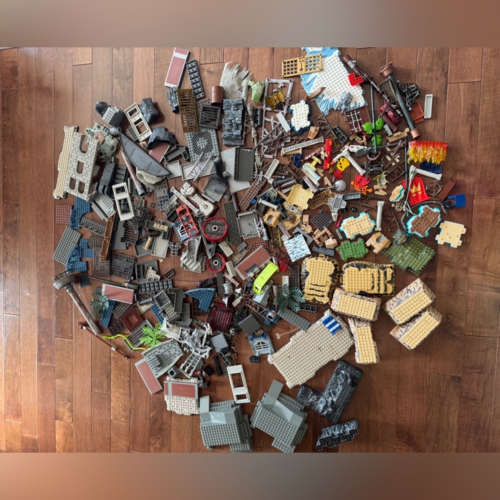 Mega Bloks Lot Of Assorted Parts And Pieces